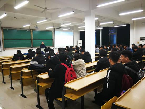 18级专业教育照片